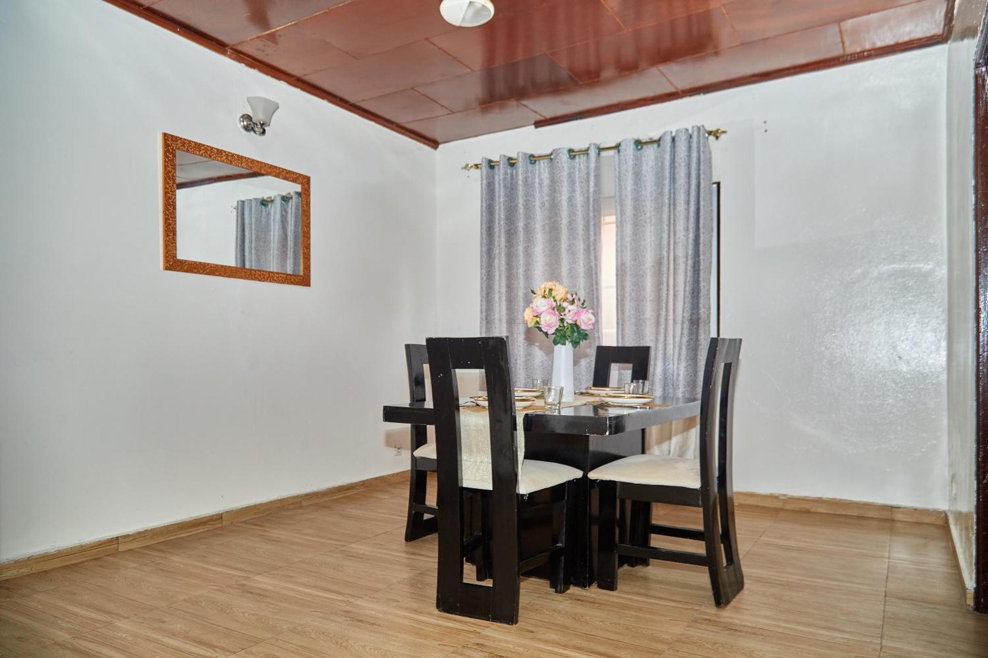 Appartement Avec Vue Panoramique Two Or Three Rooms Яунде Экстерьер фото