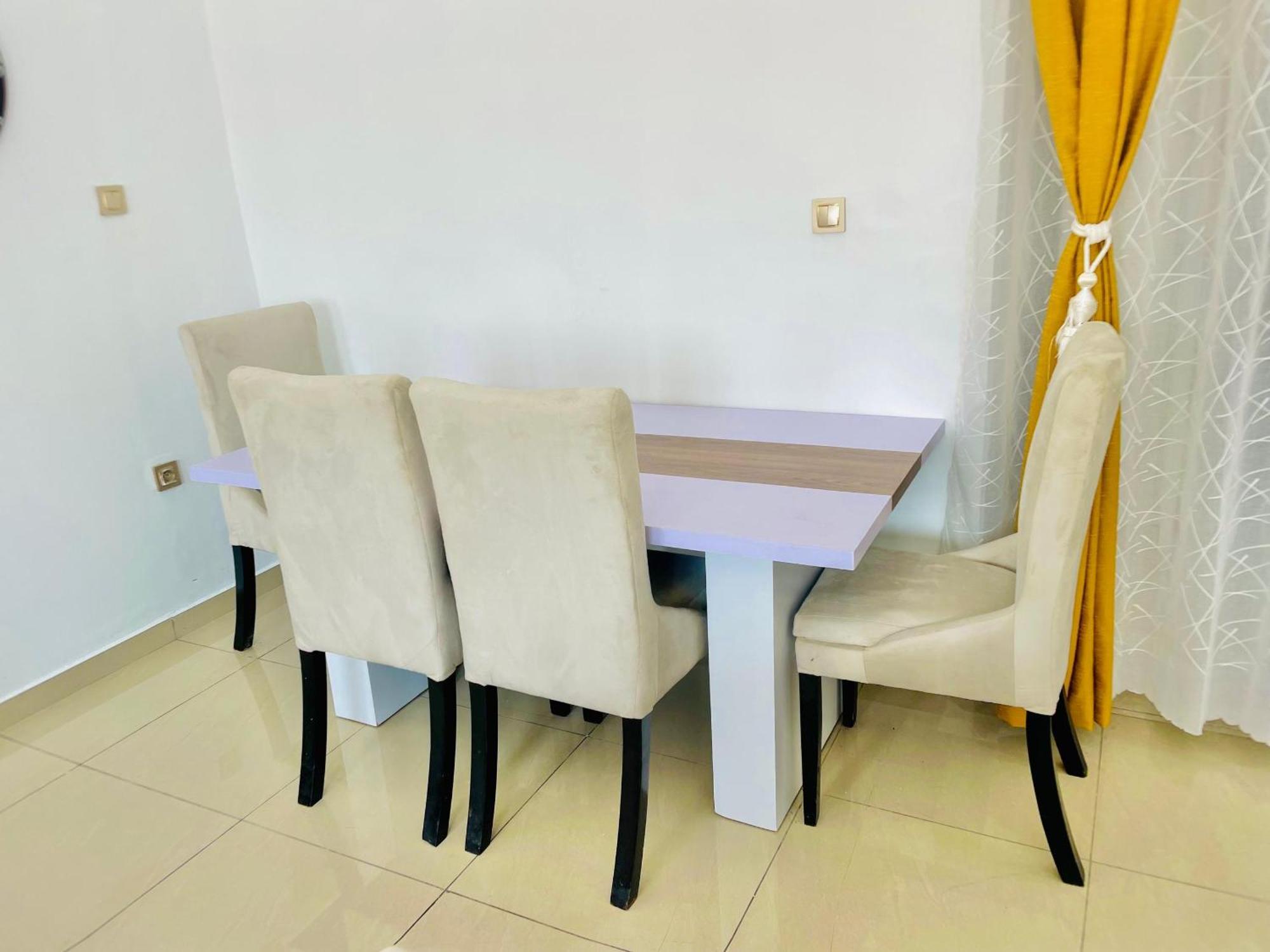 Appartement Avec Vue Panoramique Two Or Three Rooms Яунде Экстерьер фото